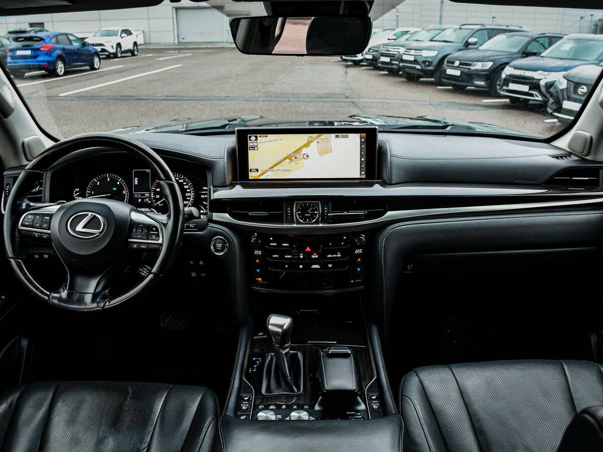 Б/У Лексус Л-Икс 2016 года. Фото: #9