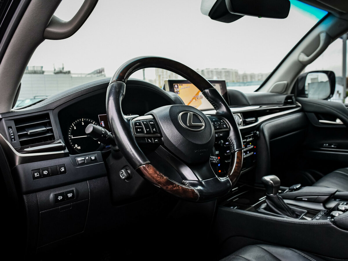 Б/У Лексус Л-Икс 2016 года. Фото: #10