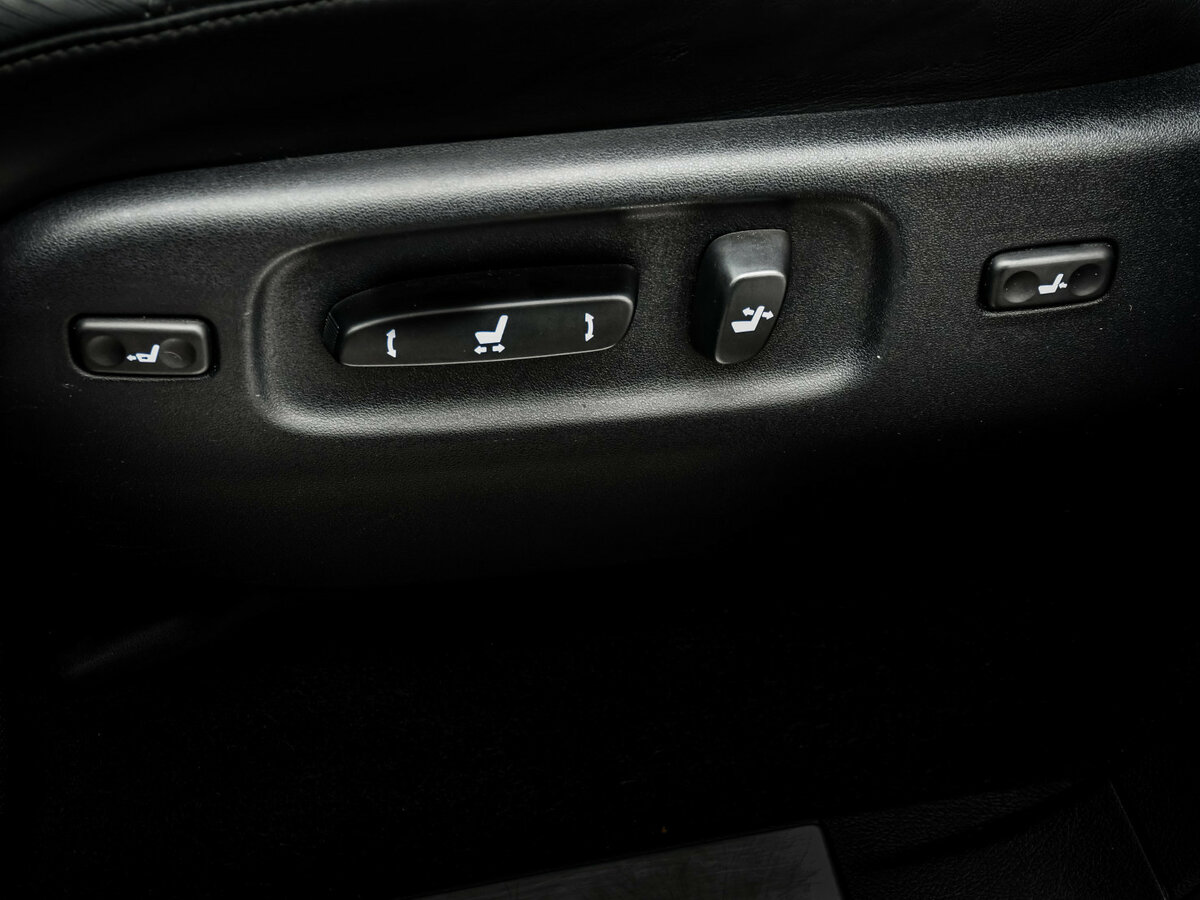 Б/У Лексус Л-Икс 2016 года. Фото: #11