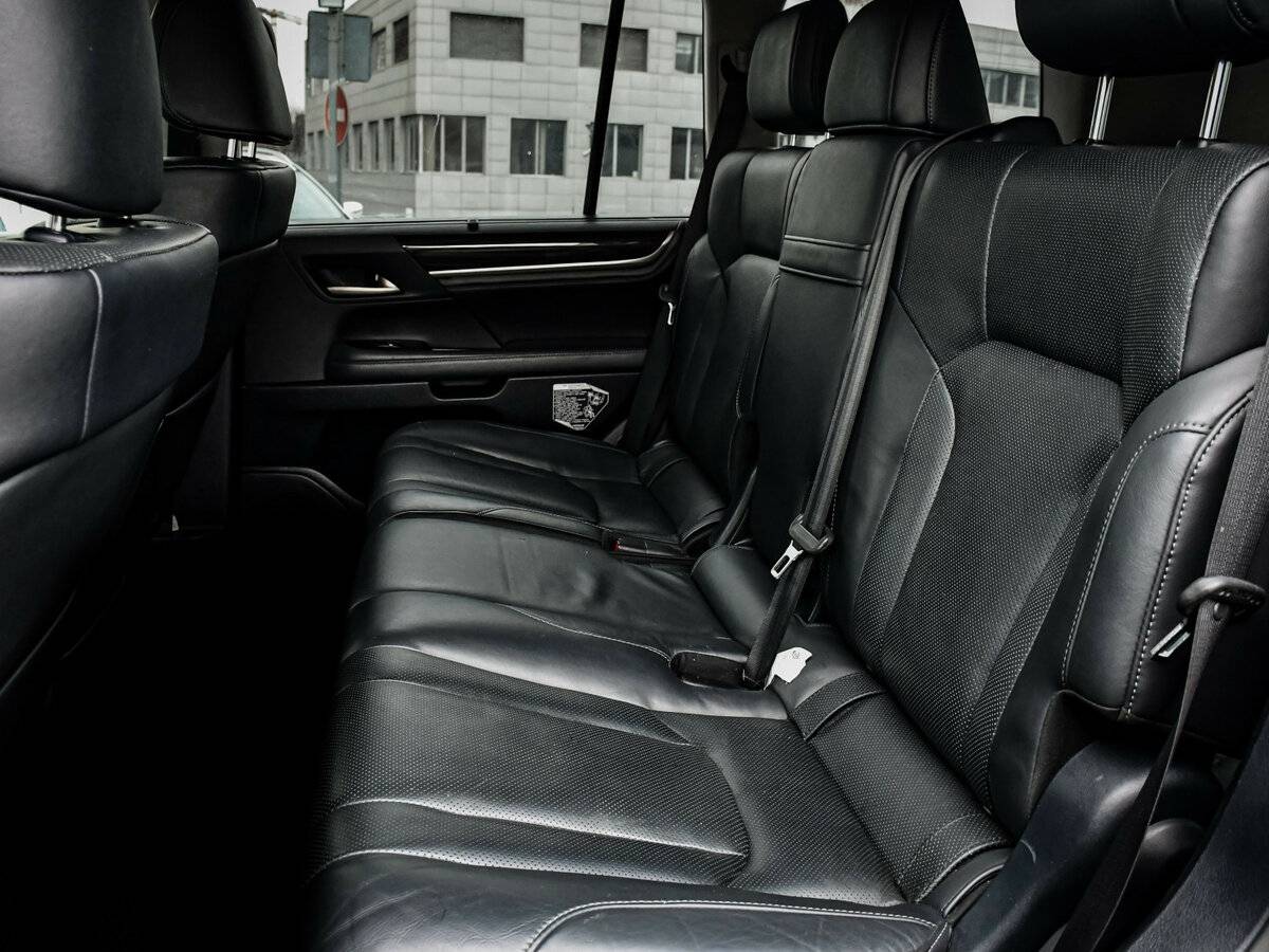 Б/У Лексус Л-Икс 2016 года. Фото: #13