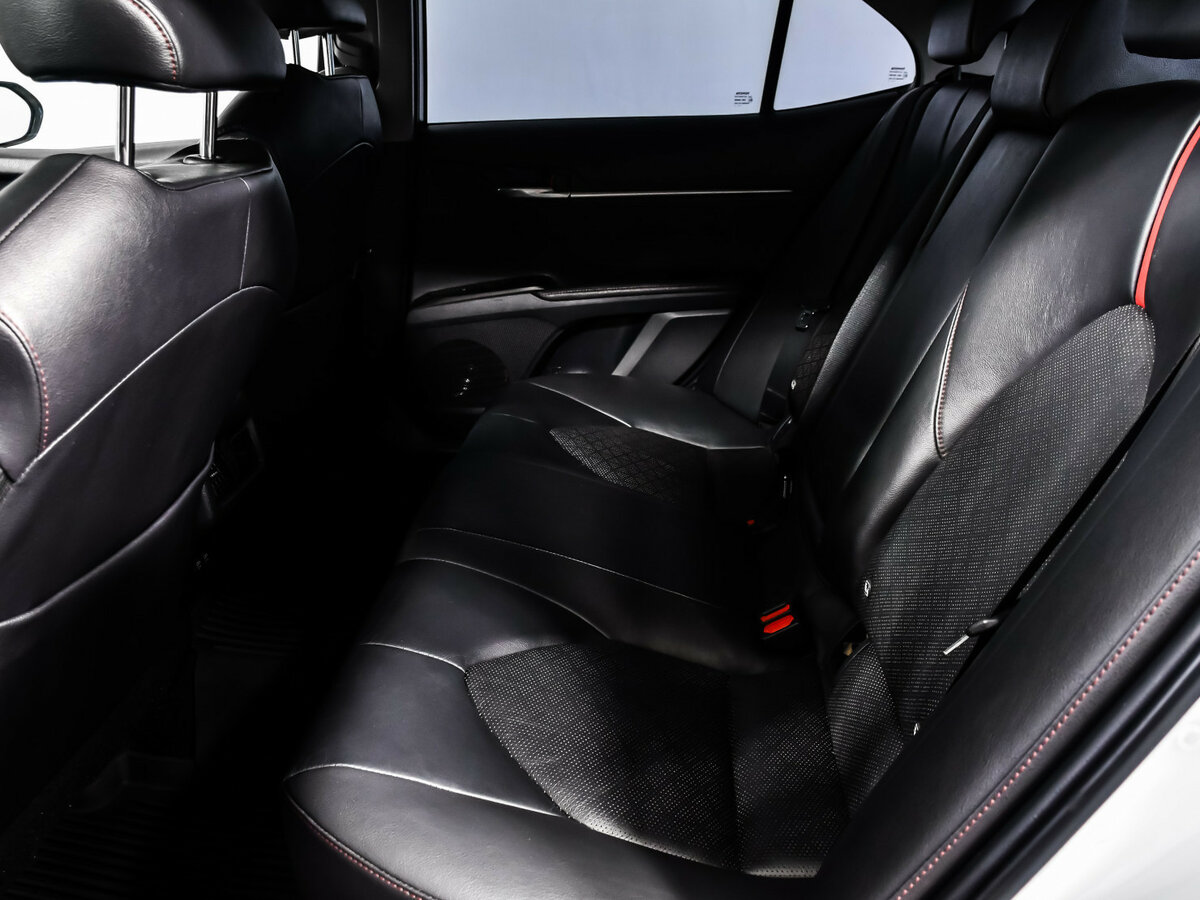 Б/У Тойота Камри 2021 года. Фото: #9