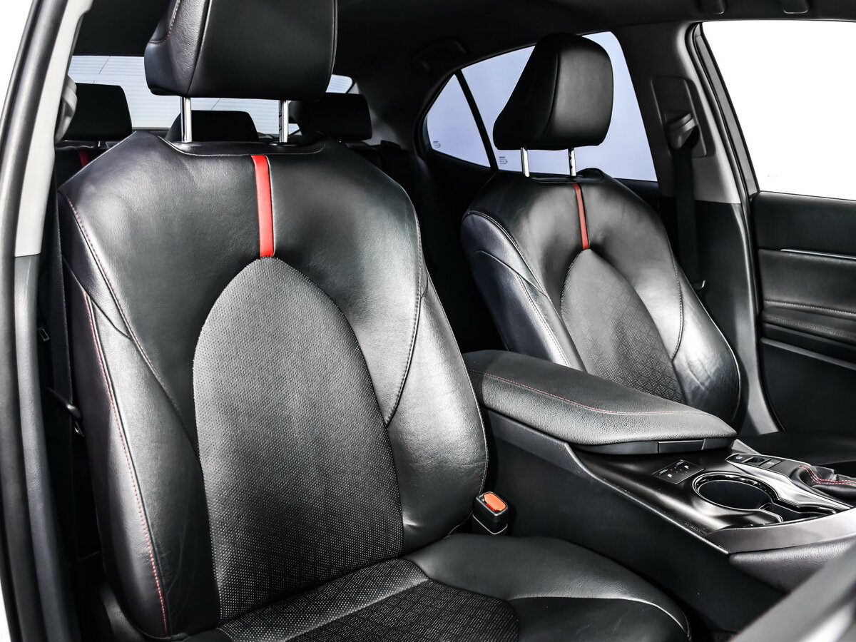 Б/У Тойота Камри 2021 года. Фото: #13