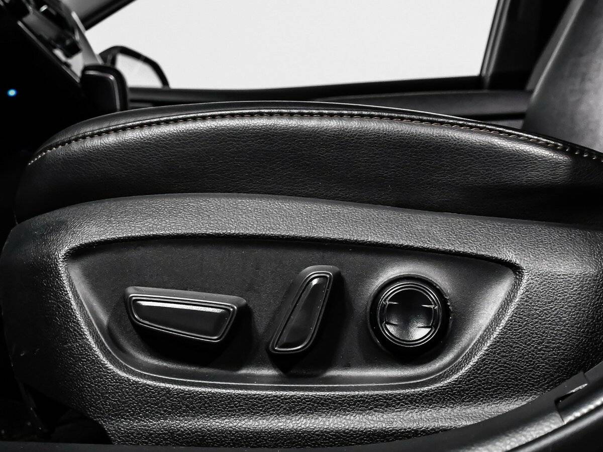 Б/У Тойота Камри 2023 года. Фото: #12