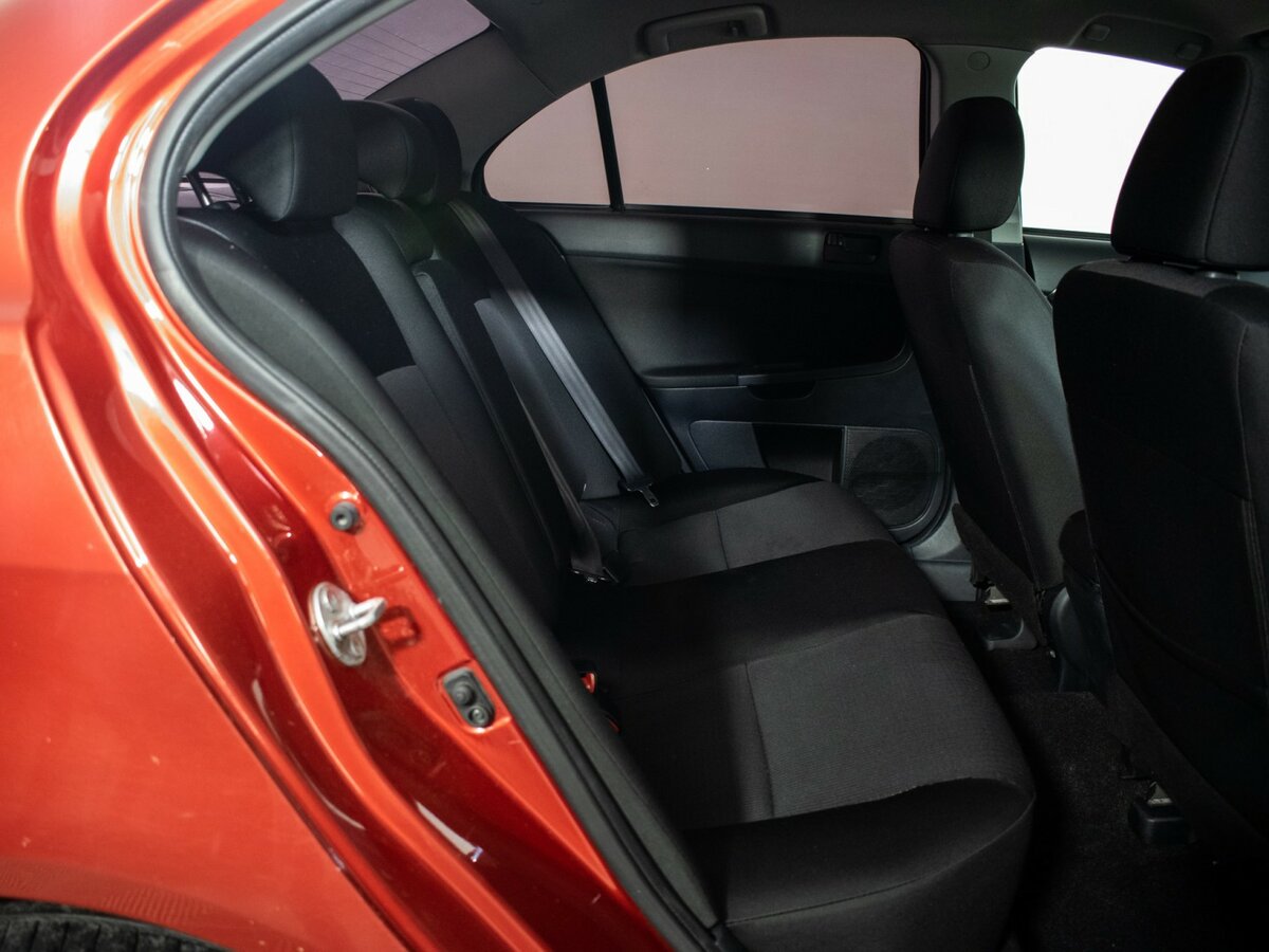 Б/У Митсубиши Лансер 2010 года. Фото: #8