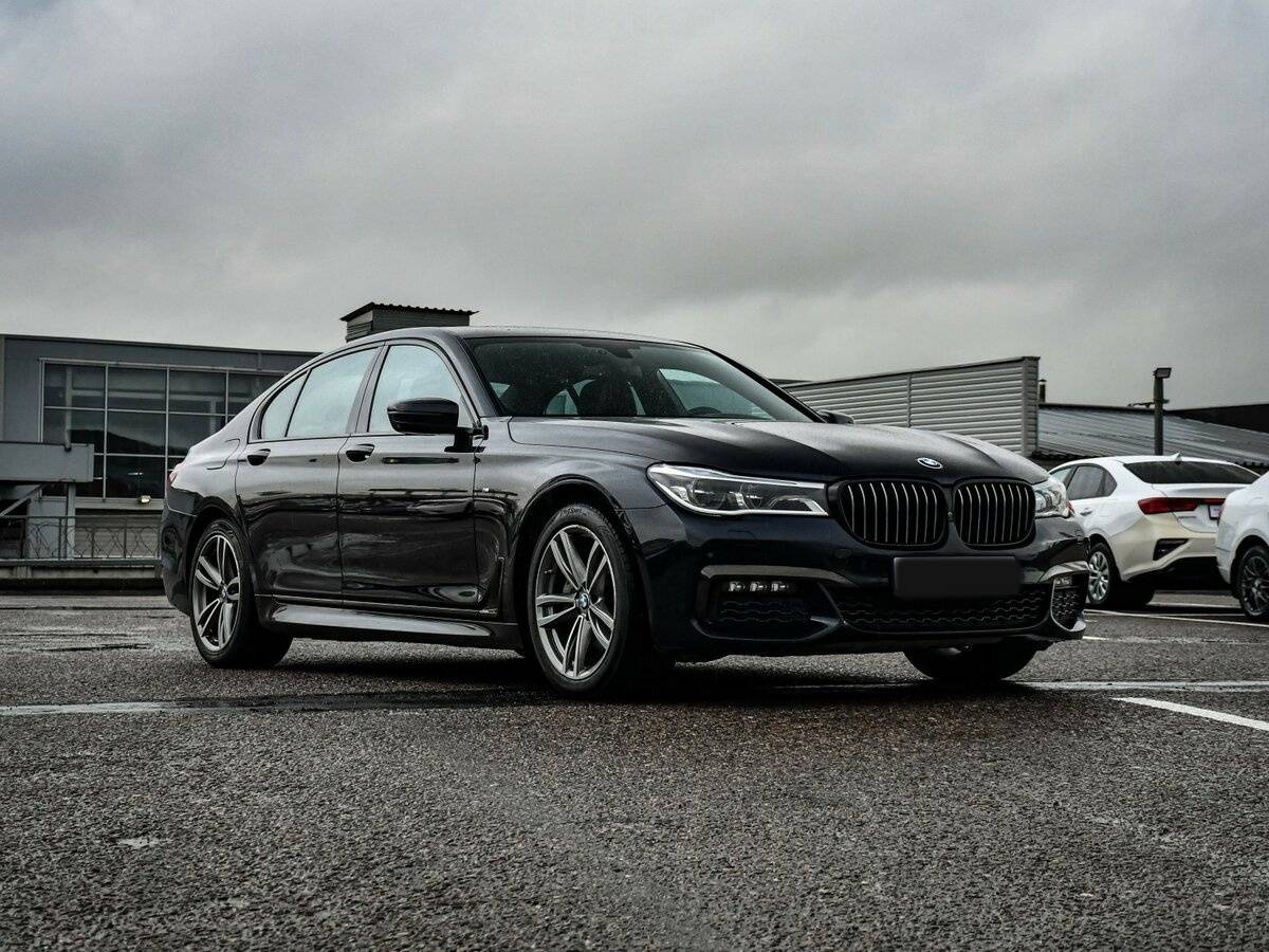 Б/У БМВ 7 серии 2018 года. Фото: #2