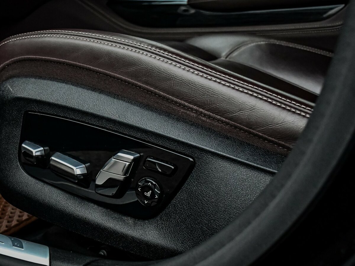 Б/У БМВ 7 серии 2018 года. Фото: #17