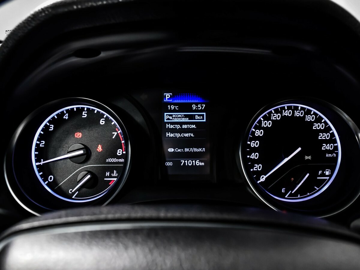 Б/У Тойота Камри 2021 года. Фото: #8