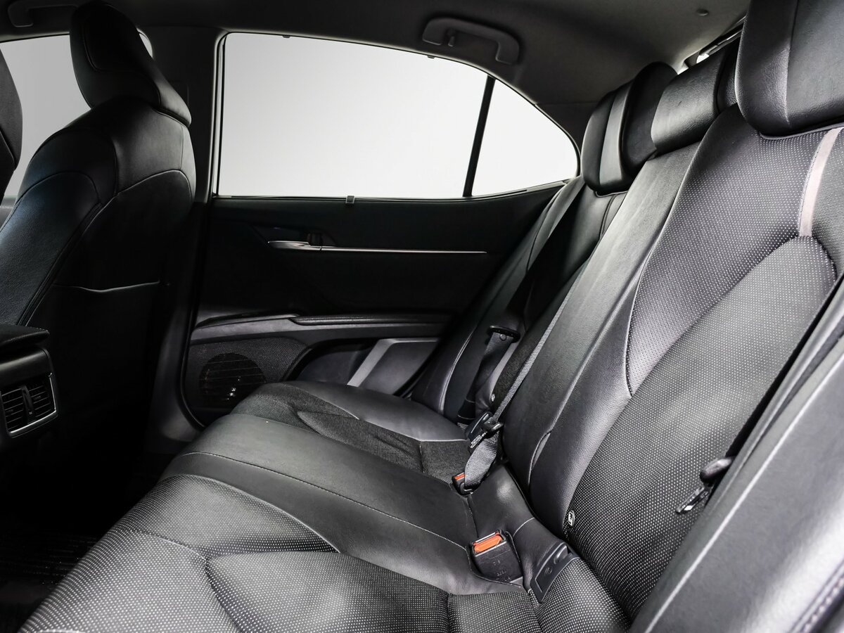 Б/У Тойота Камри 2021 года. Фото: #9