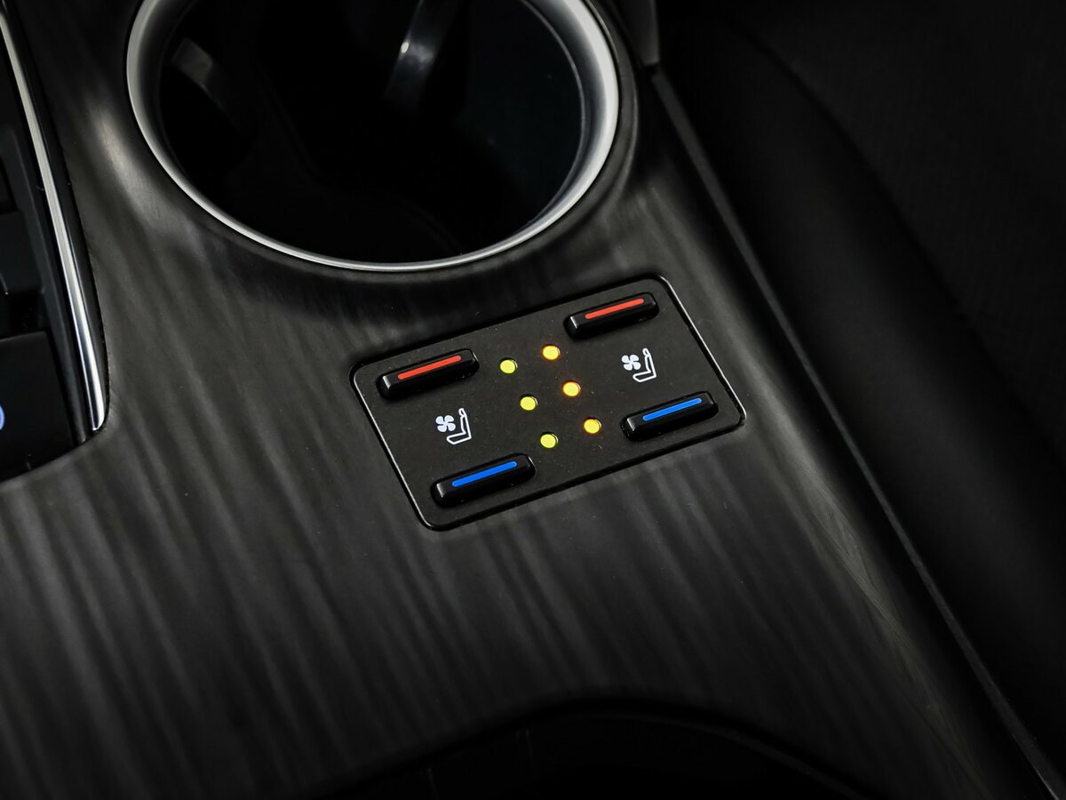 Б/У Тойота Камри 2021 года. Фото: #15