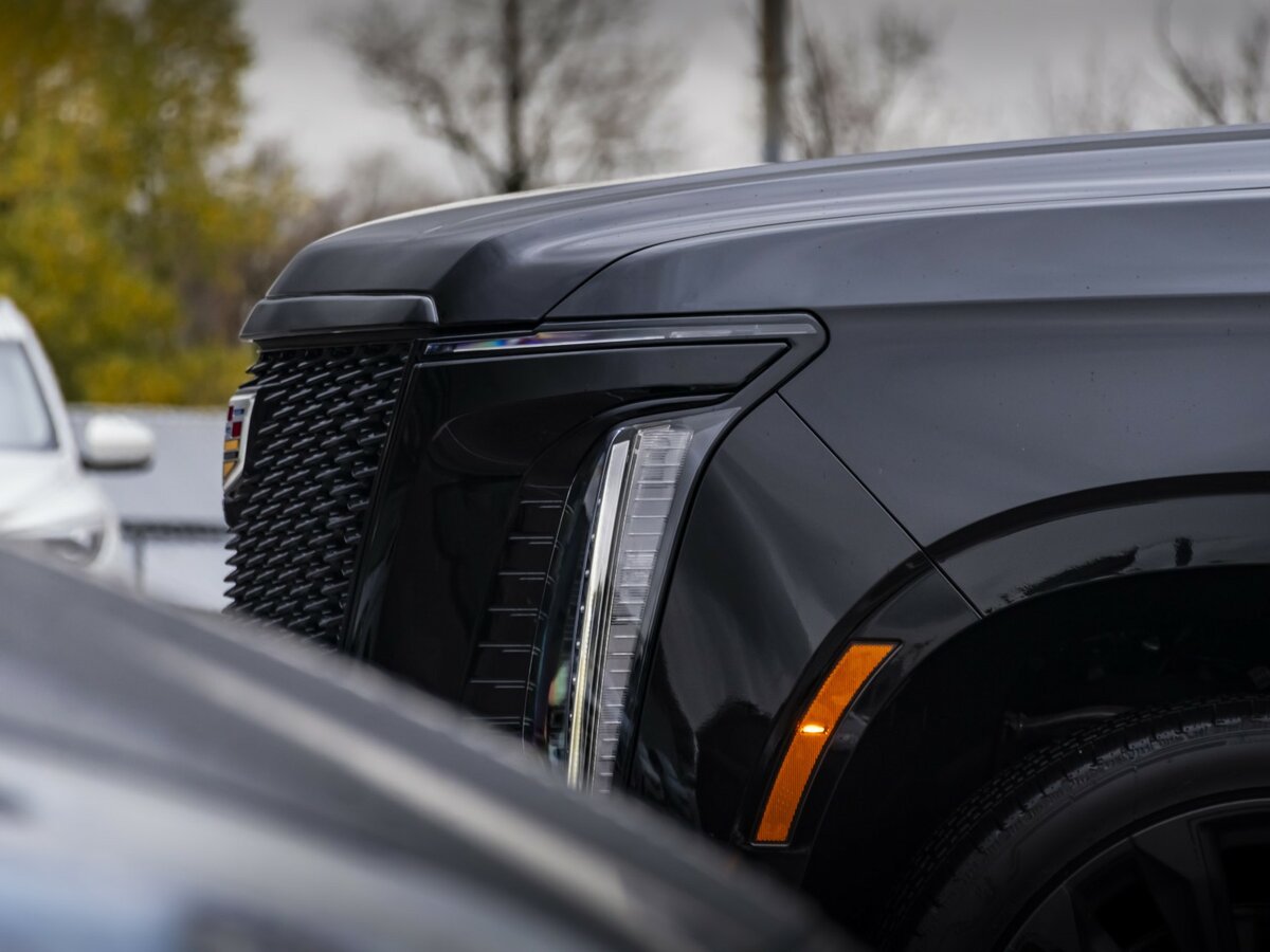 Б/У Кадиллак Escalade-V 2025 года. Фото: #2