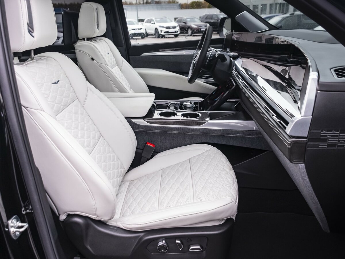 Б/У Кадиллак Escalade-V 2025 года. Фото: #12