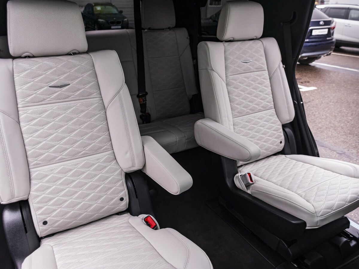 Б/У Кадиллак Escalade-V 2025 года. Фото: #13