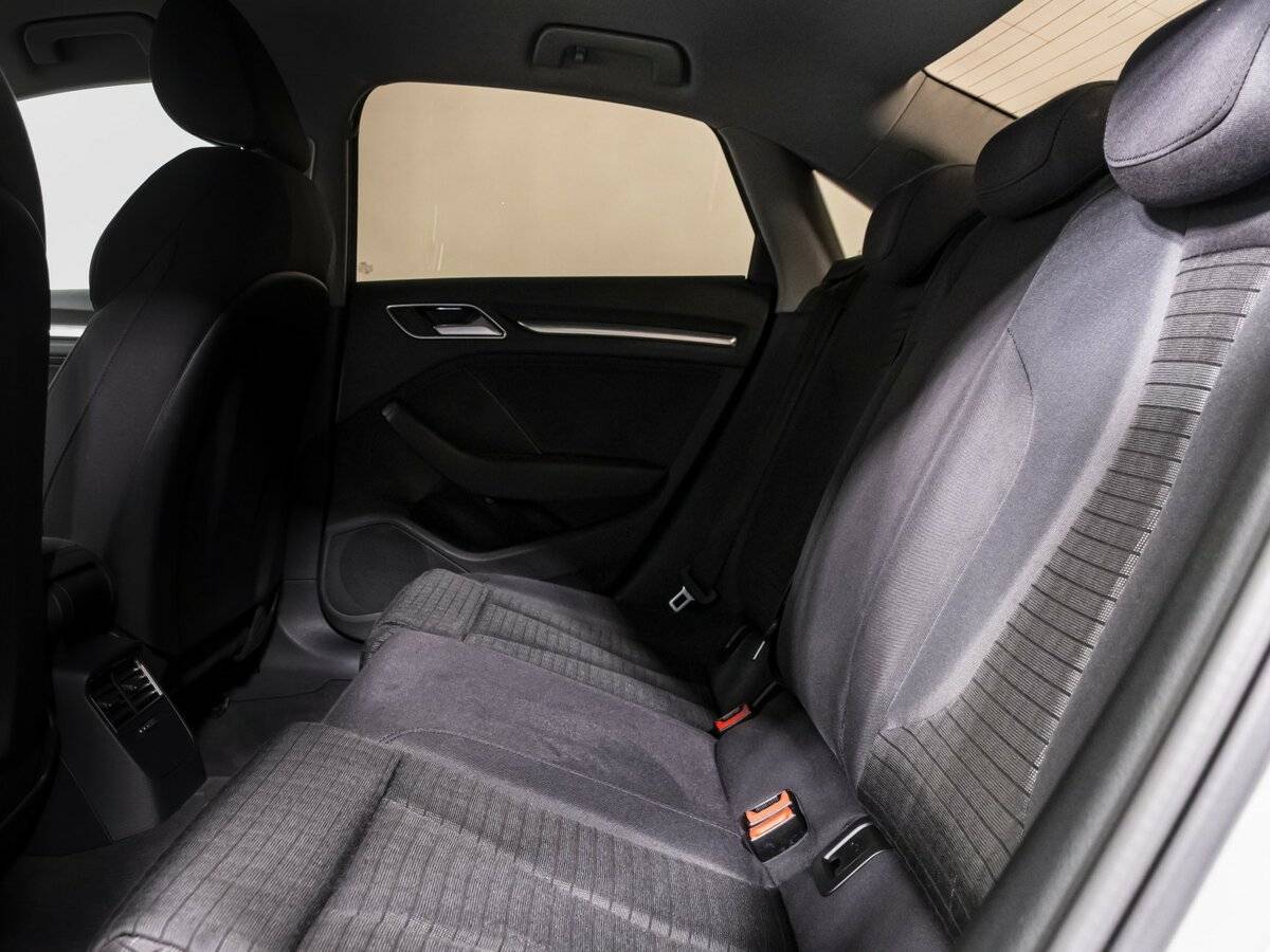 Б/У Ауди А3 2018 года. Фото: #7