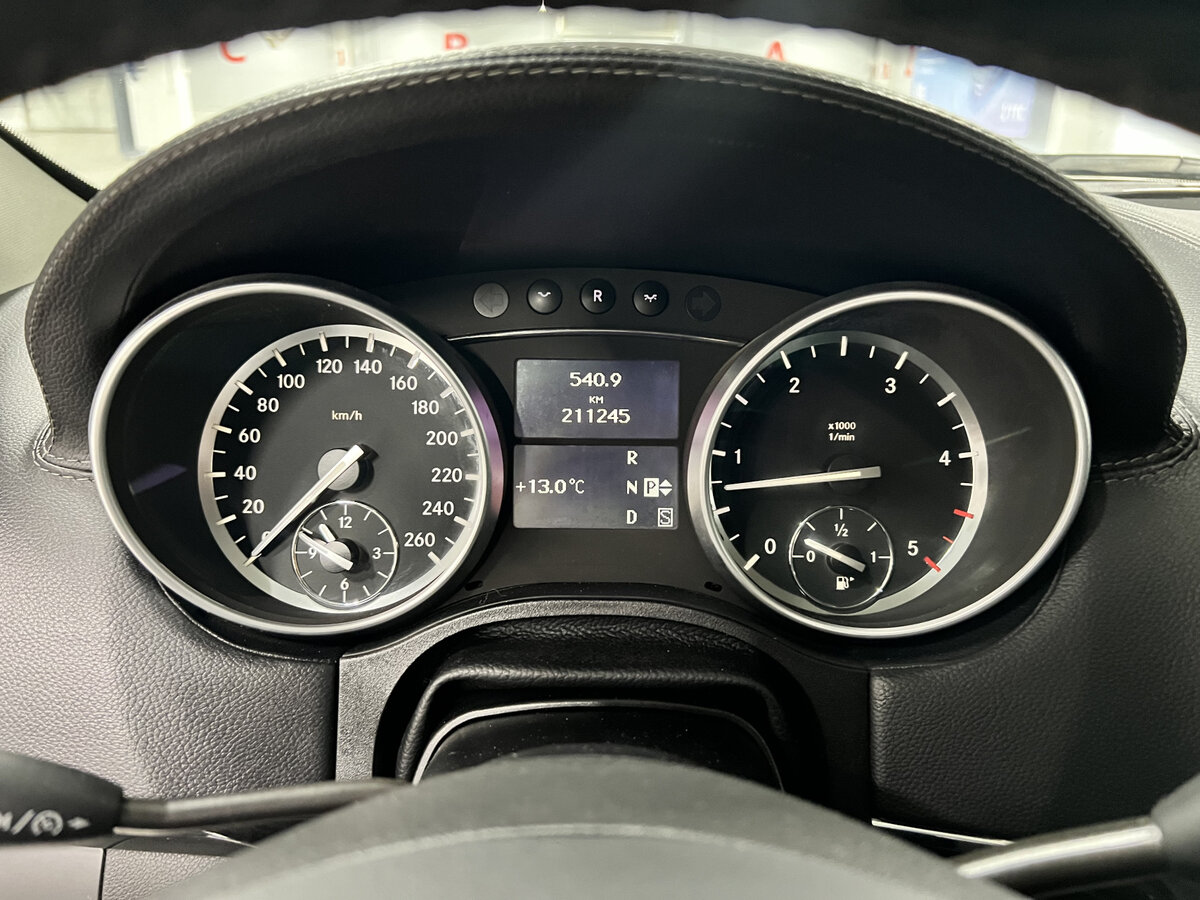 Б/У Мерседес-Бенц ГЛ-Класс 2011 года. Фото: #12