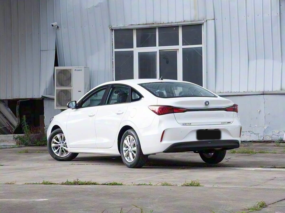 Б/У Чанган Еадо Плюс 2025 года. Фото: #1