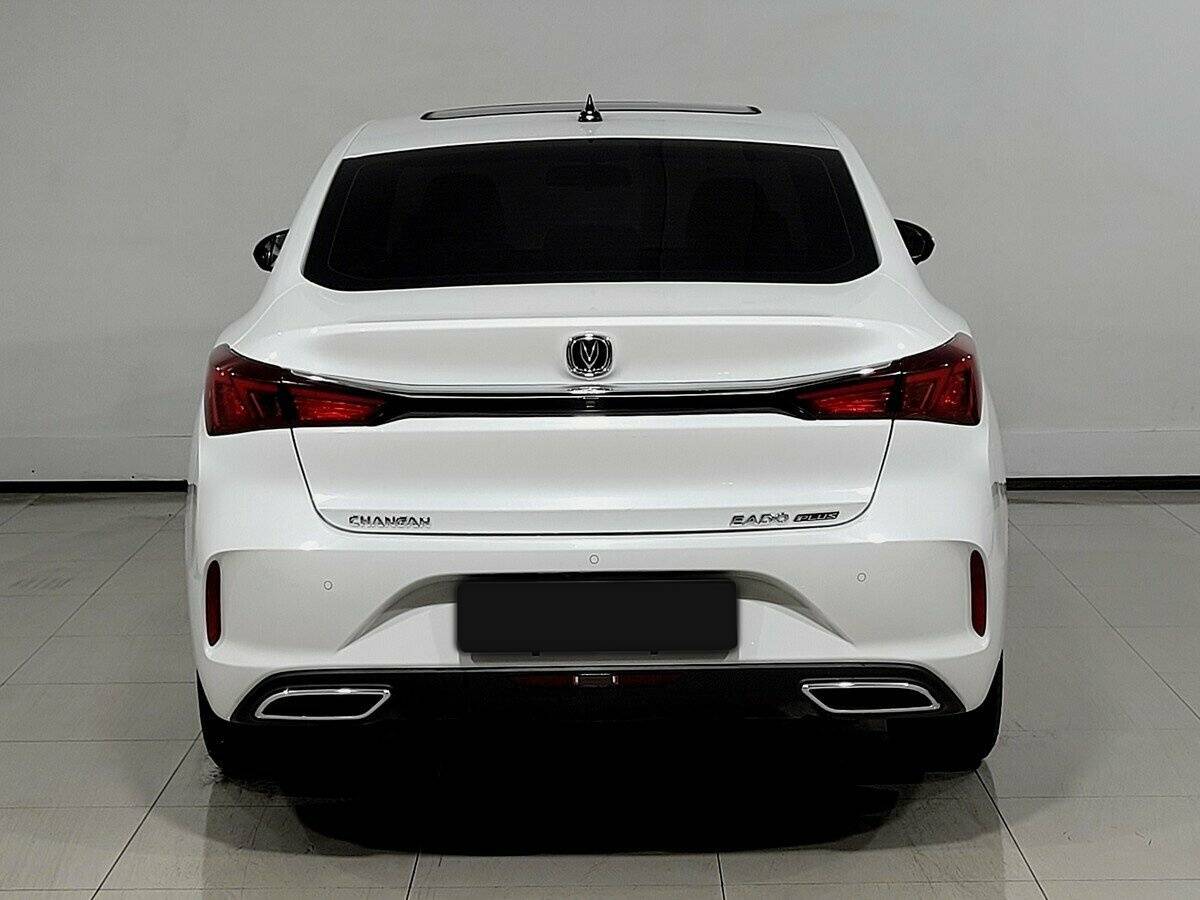 Б/У Чанган Еадо Плюс 2024 года. Фото: #2