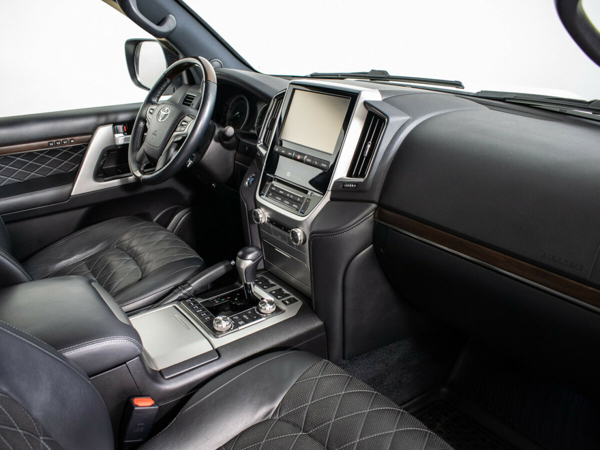 Б/У Тойота Лэнд Крузер 2017 года. Фото: #8