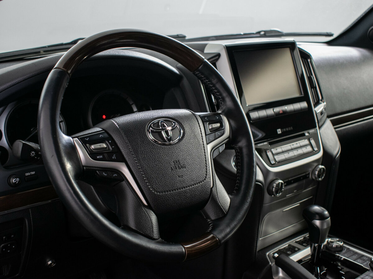 Б/У Тойота Лэнд Крузер 2017 года. Фото: #12