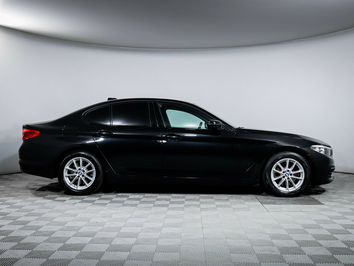 BMW 5 серии 2019 года с пробегом. Фото: #3