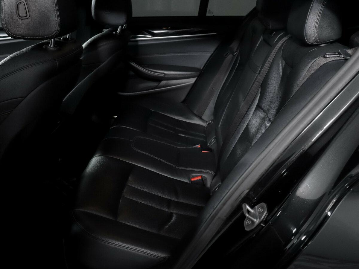 BMW 5 серии 2019 года с пробегом. Фото: #9