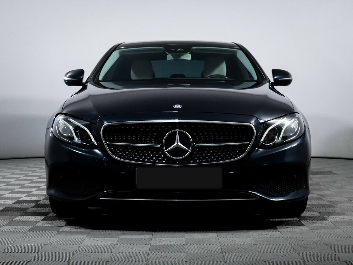 Б/У Мерседес-Бенц Е-Класс 2017 года. Фото: #1