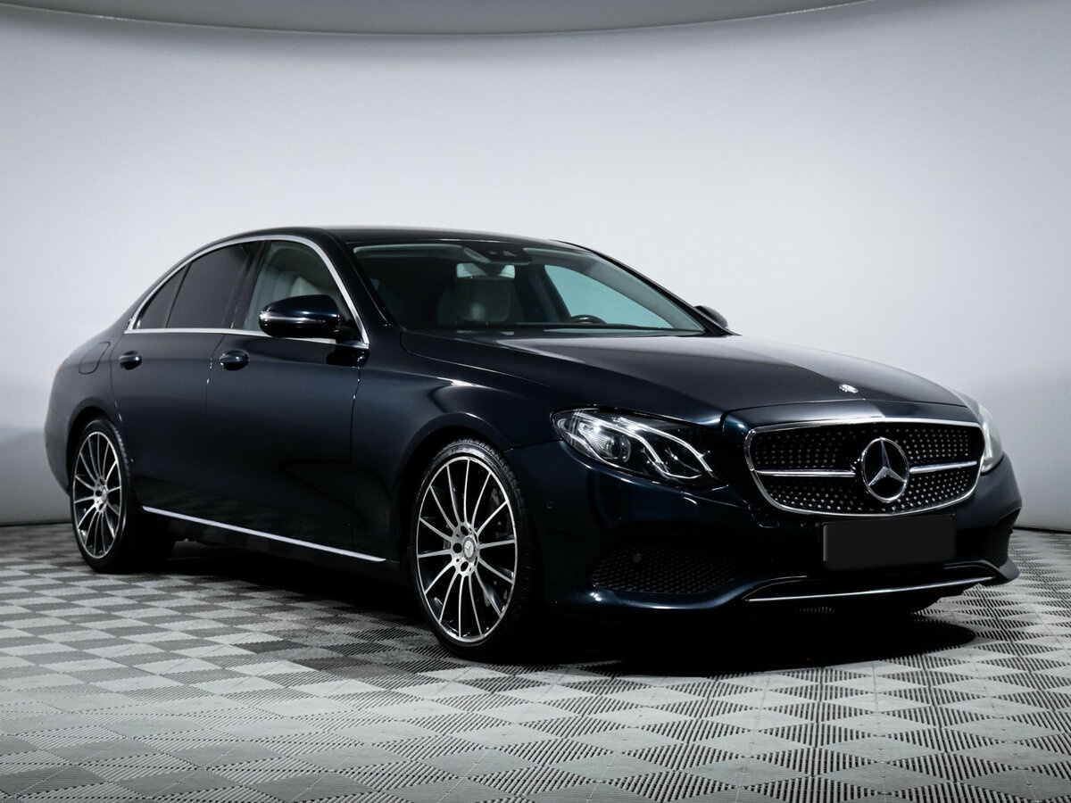 Б/У Мерседес-Бенц Е-Класс 2017 года. Фото: #2