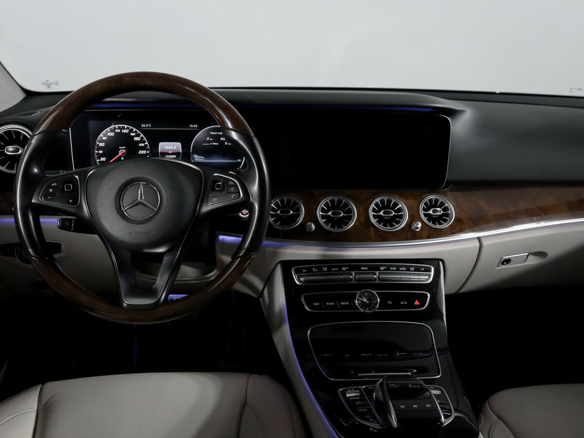 Б/У Мерседес-Бенц Е-Класс 2017 года. Фото: #11