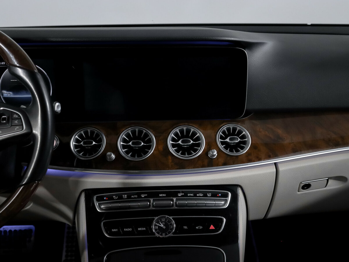 Б/У Мерседес-Бенц Е-Класс 2017 года. Фото: #12