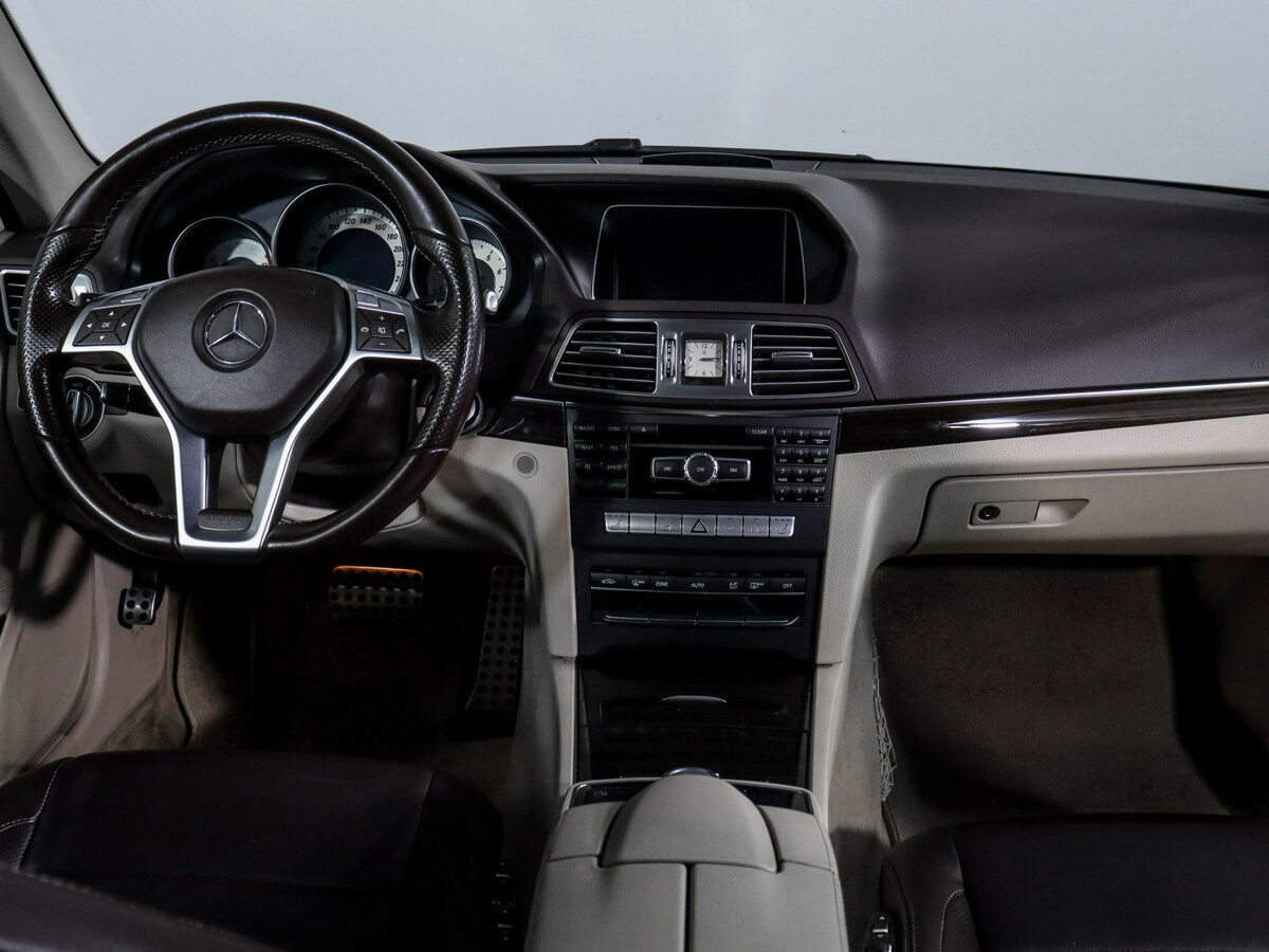 Б/У Мерседес-Бенц Е-Класс 2014 года. Фото: #11