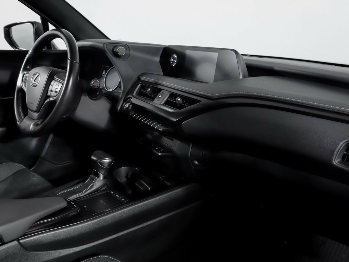 Б/У Лексус У-Икс 2019 года. Фото: #6