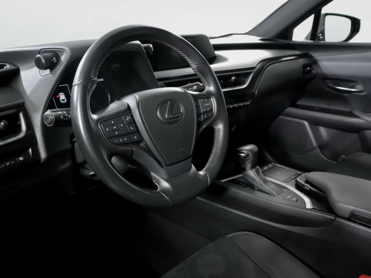 Б/У Лексус У-Икс 2019 года. Фото: #10