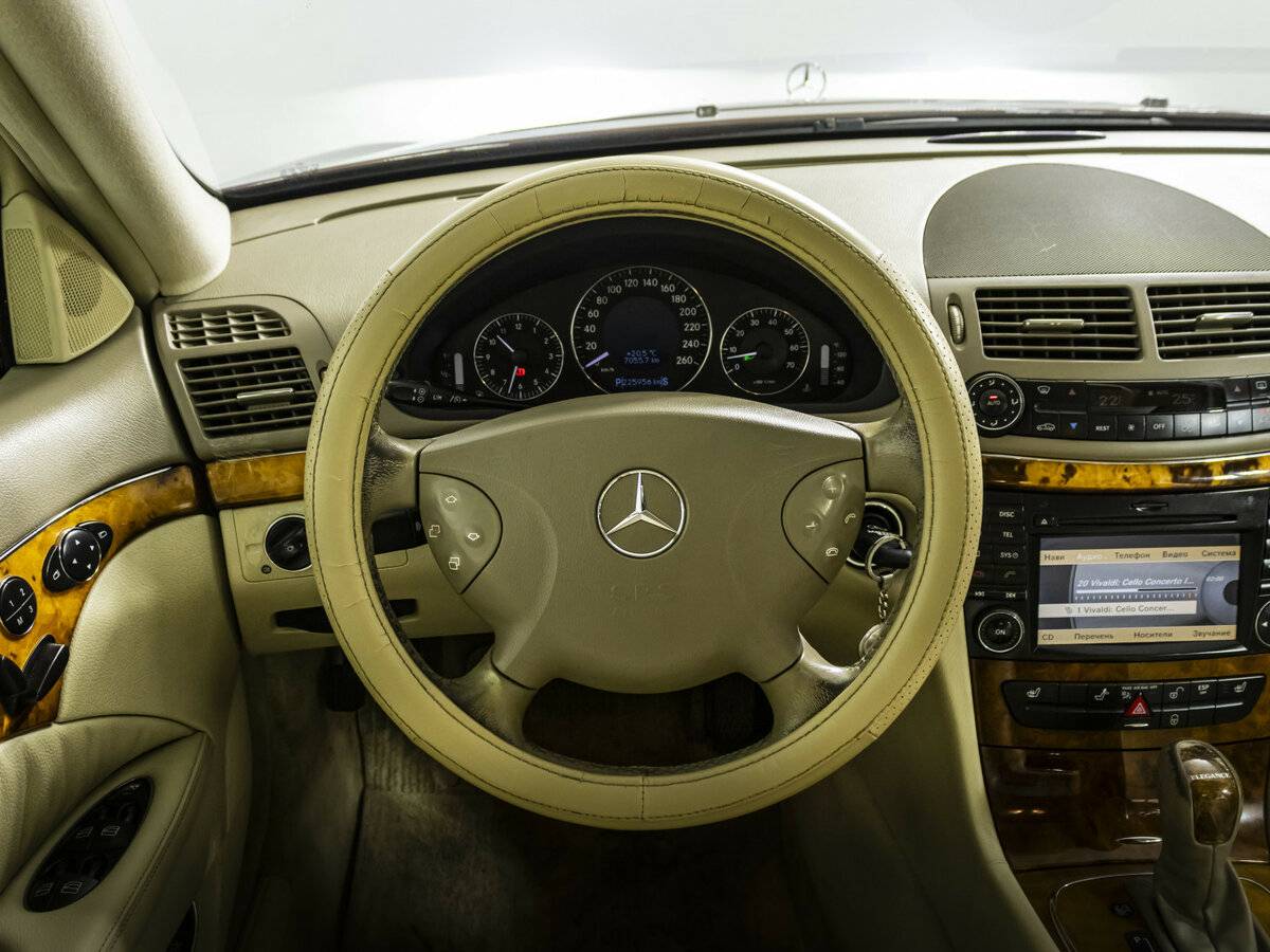 Б/У Мерседес-Бенц Е-Класс 2006 года. Фото: #8