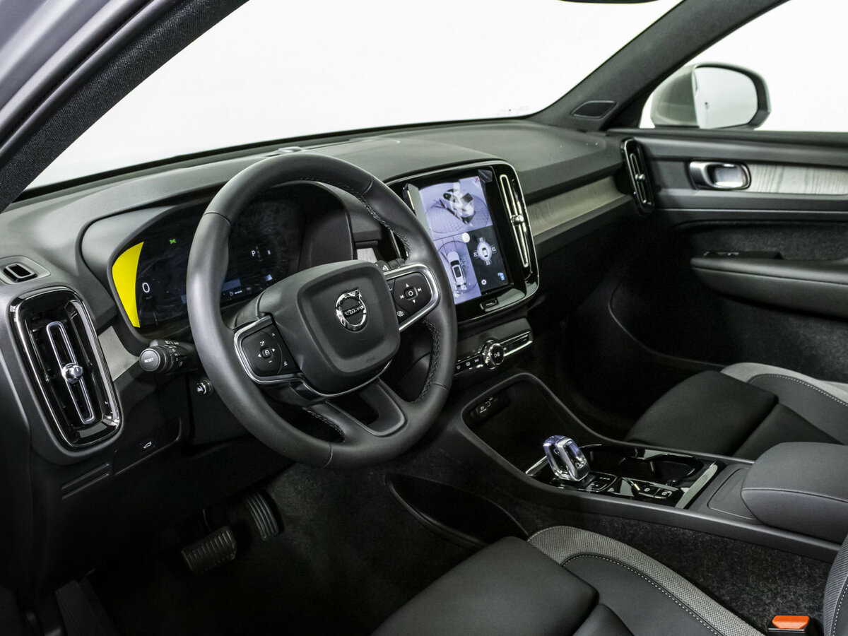 Б/У Вольво ИксЦ40 2024 года. Фото: #7