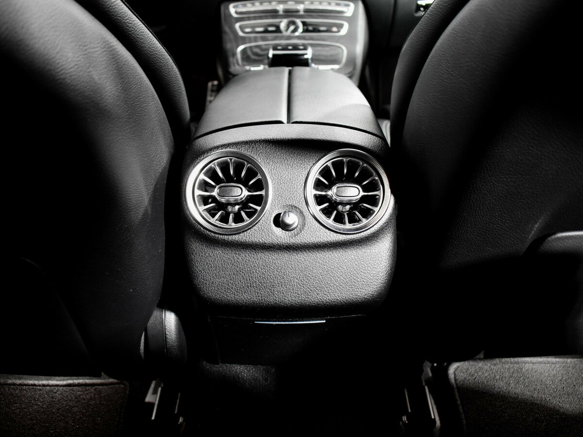 Mercedes-Benz E-Класс 2019 года с пробегом. Фото: #16