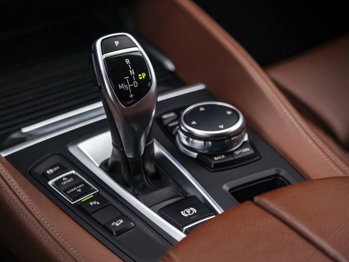 Б/У БМВ Икс6 2016 года. Фото: #18