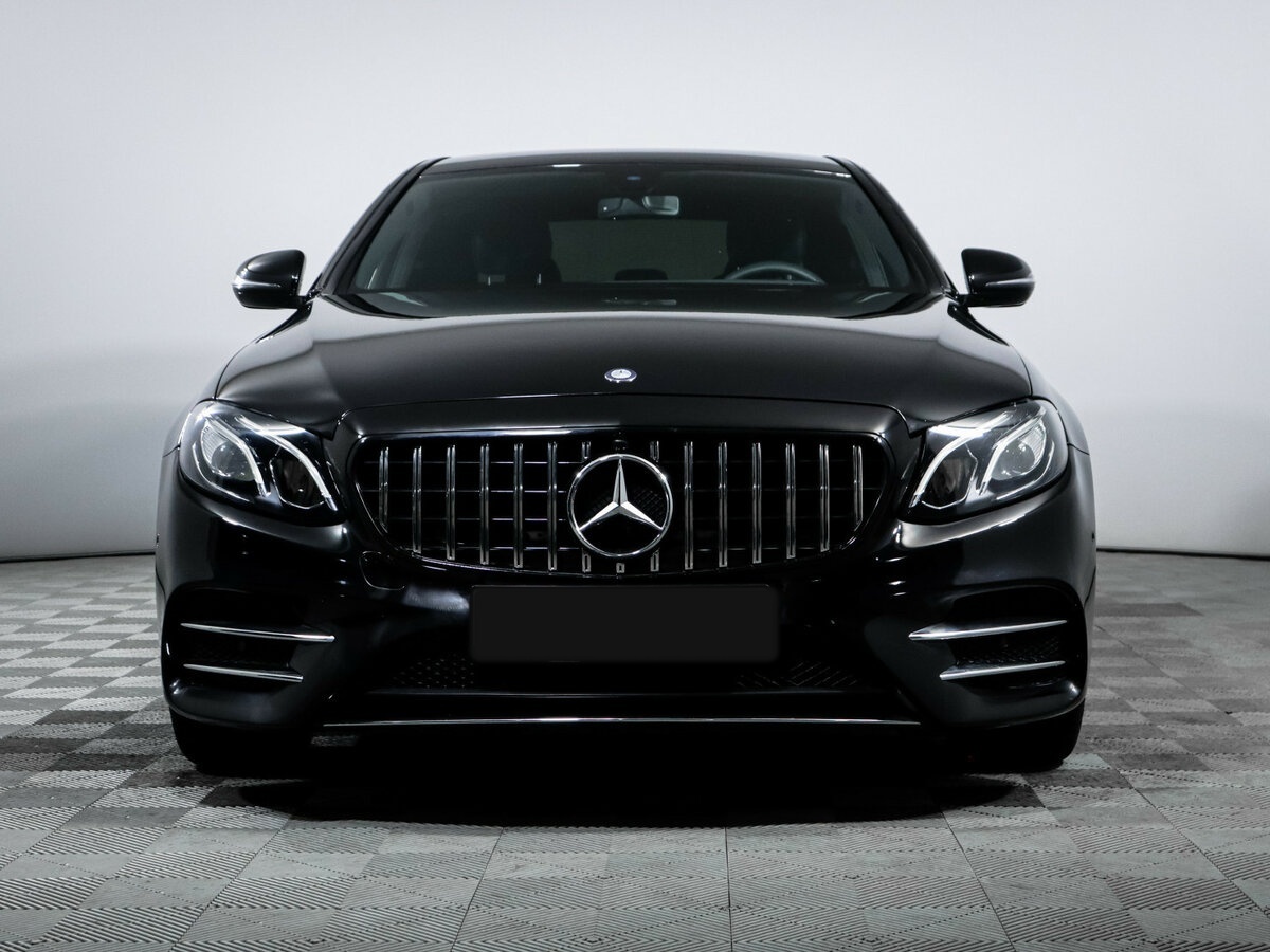 Б/У Мерседес-Бенц Е-Класс 2017 года. Фото: #1