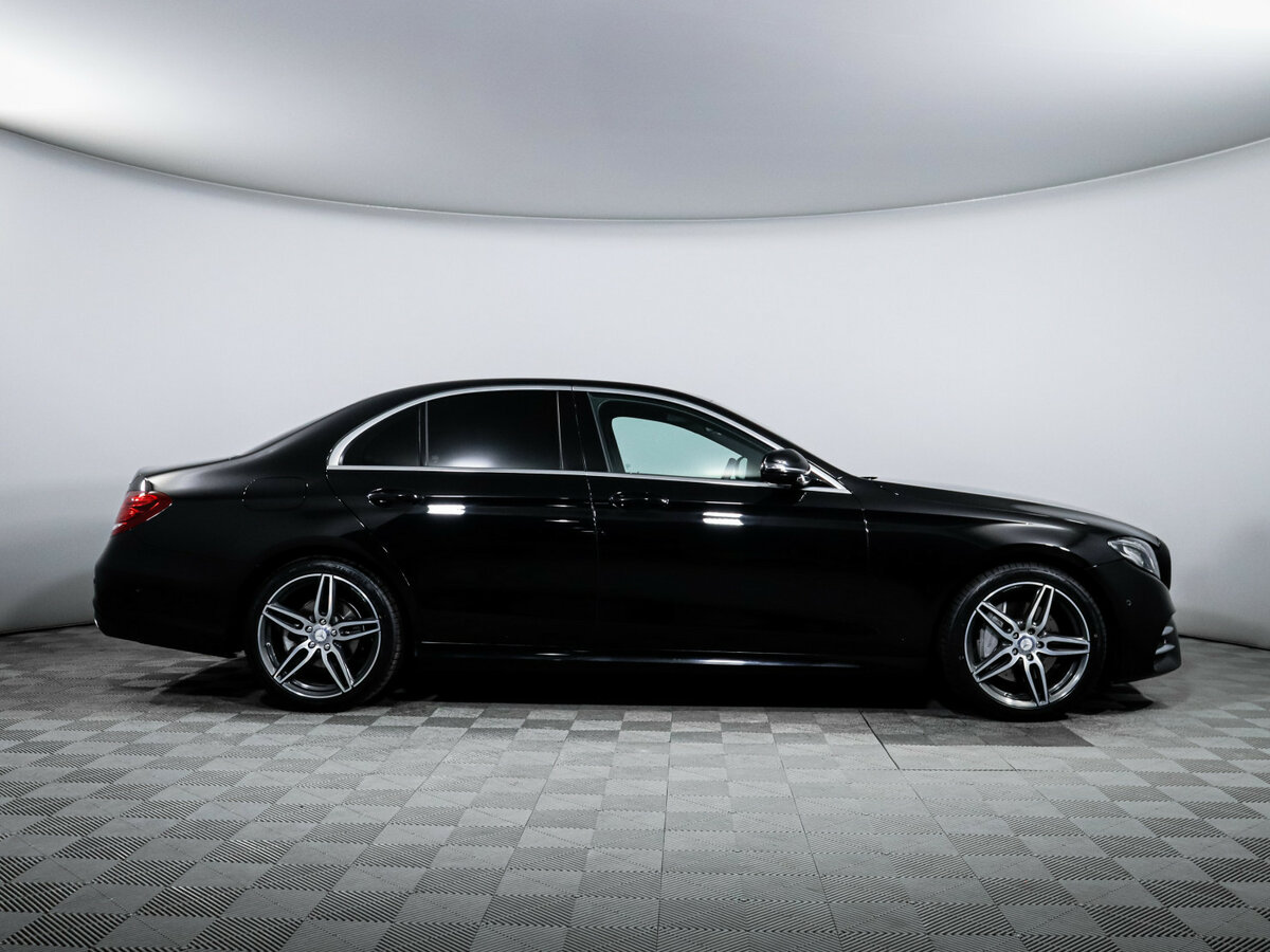 Б/У Мерседес-Бенц Е-Класс 2017 года. Фото: #3