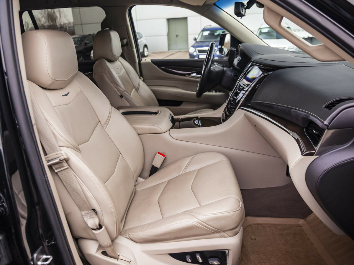 Cadillac Escalade 2018 года с пробегом. Фото: #9