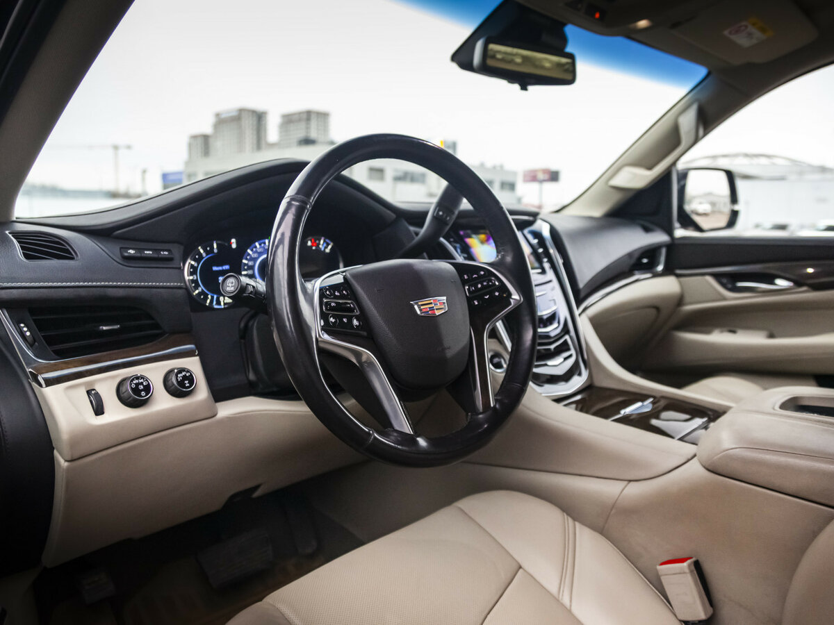 Cadillac Escalade 2018 года с пробегом. Фото: #12