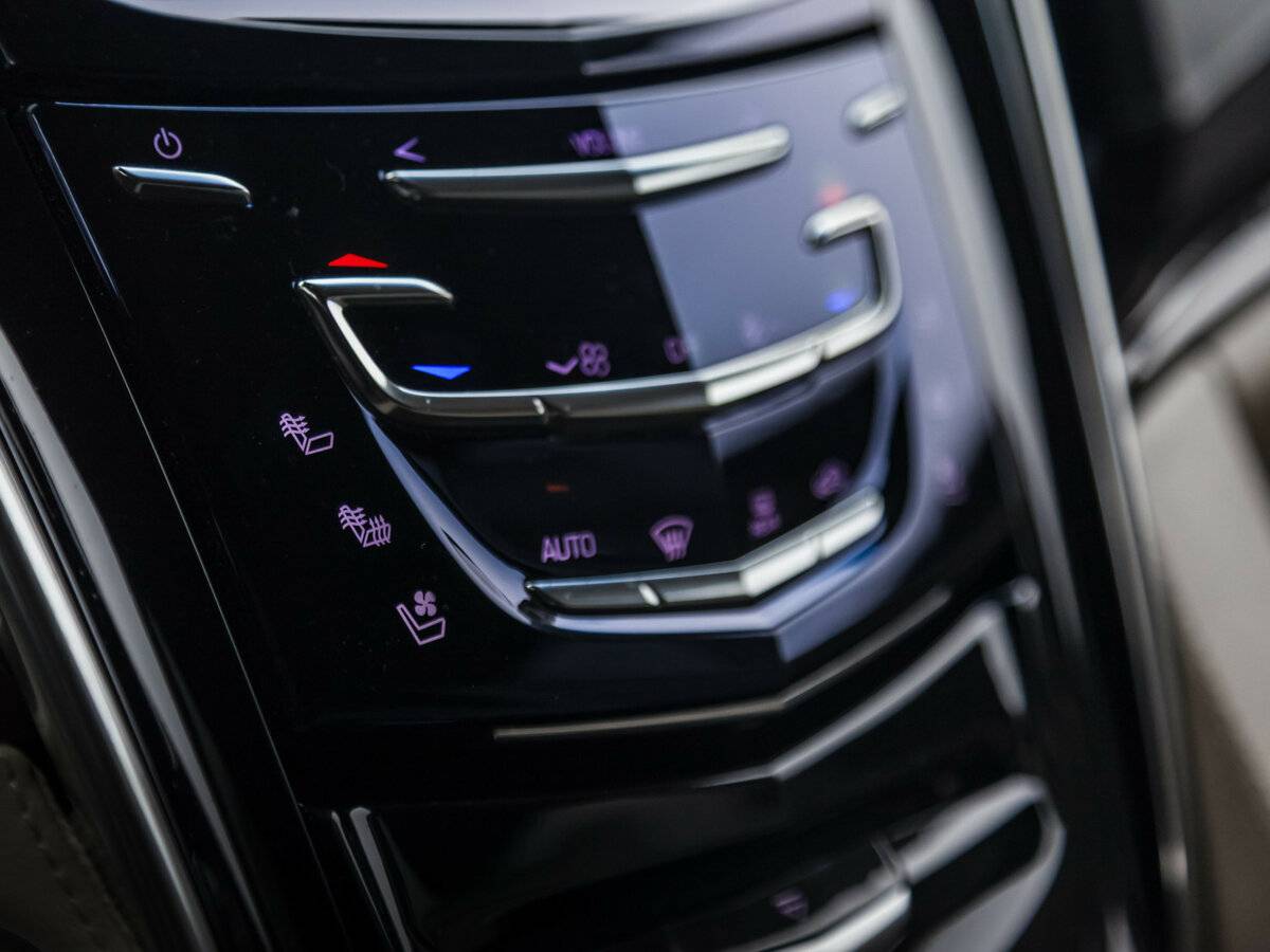 Cadillac Escalade 2018 года с пробегом. Фото: #21