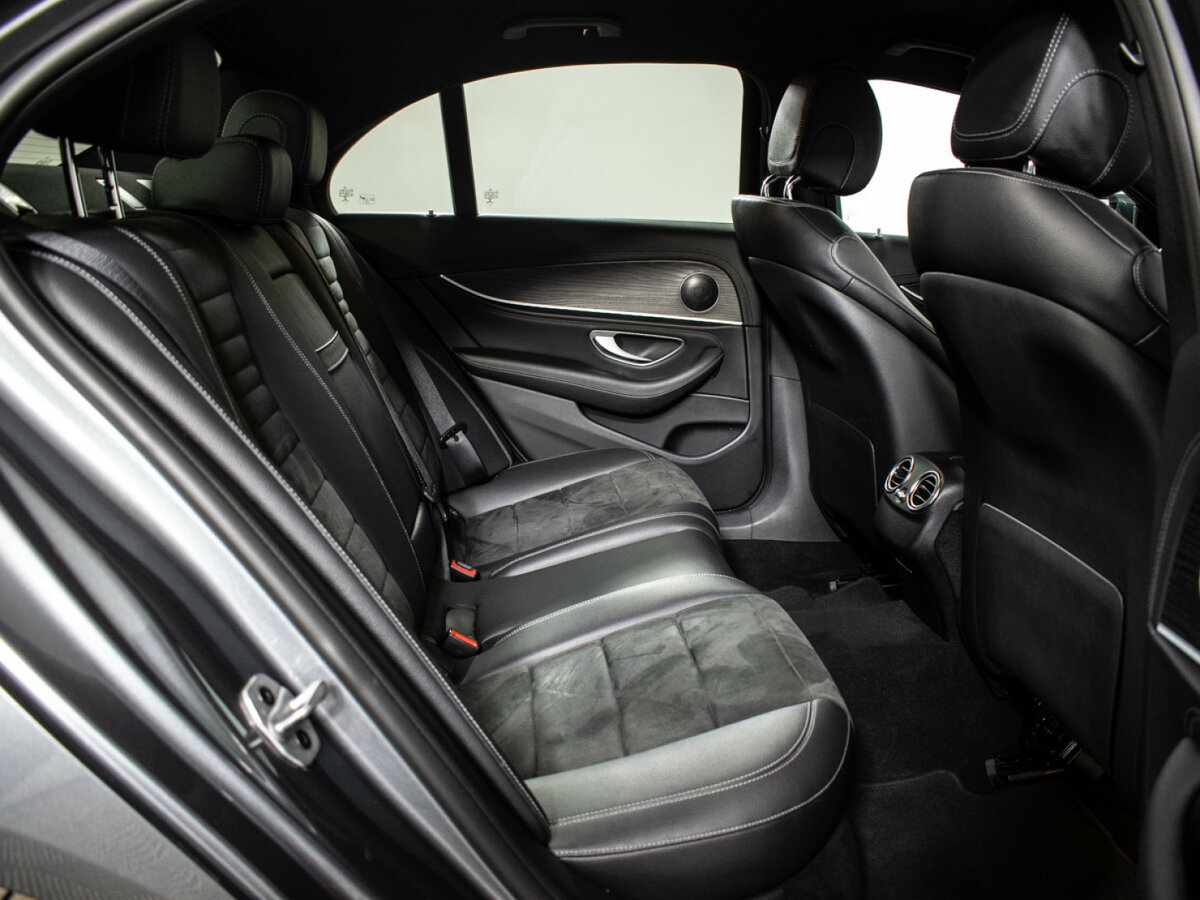 Б/У Мерседес-Бенц Е-Класс 2018 года. Фото: #7