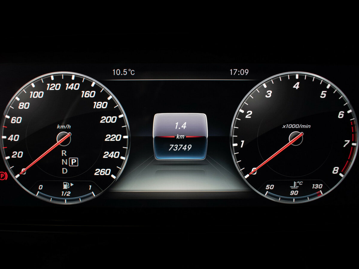 Б/У Мерседес-Бенц Е-Класс 2018 года. Фото: #8