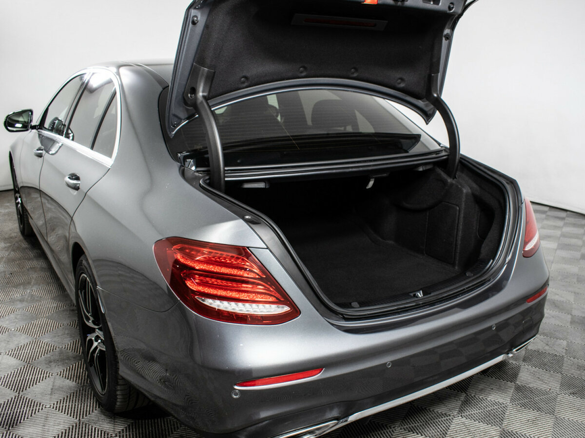 Б/У Мерседес-Бенц Е-Класс 2018 года. Фото: #11