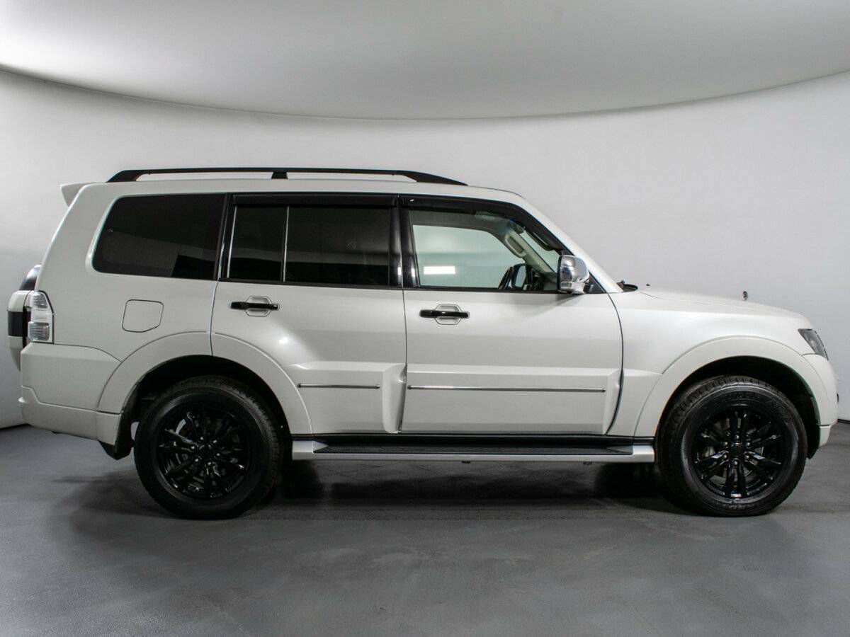 Mitsubishi Pajero 2020 года с пробегом. Фото: #3