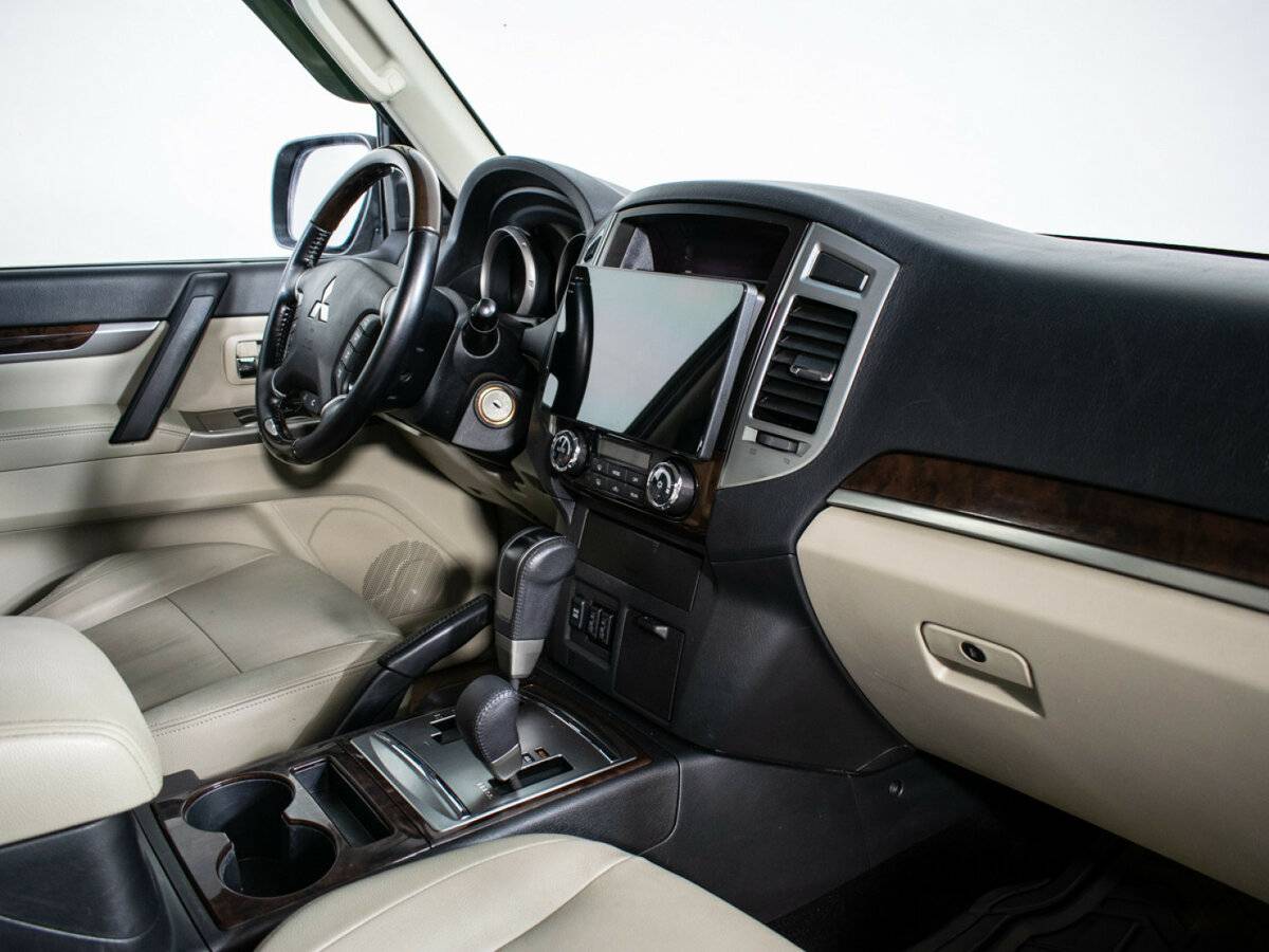 Mitsubishi Pajero 2020 года с пробегом. Фото: #8