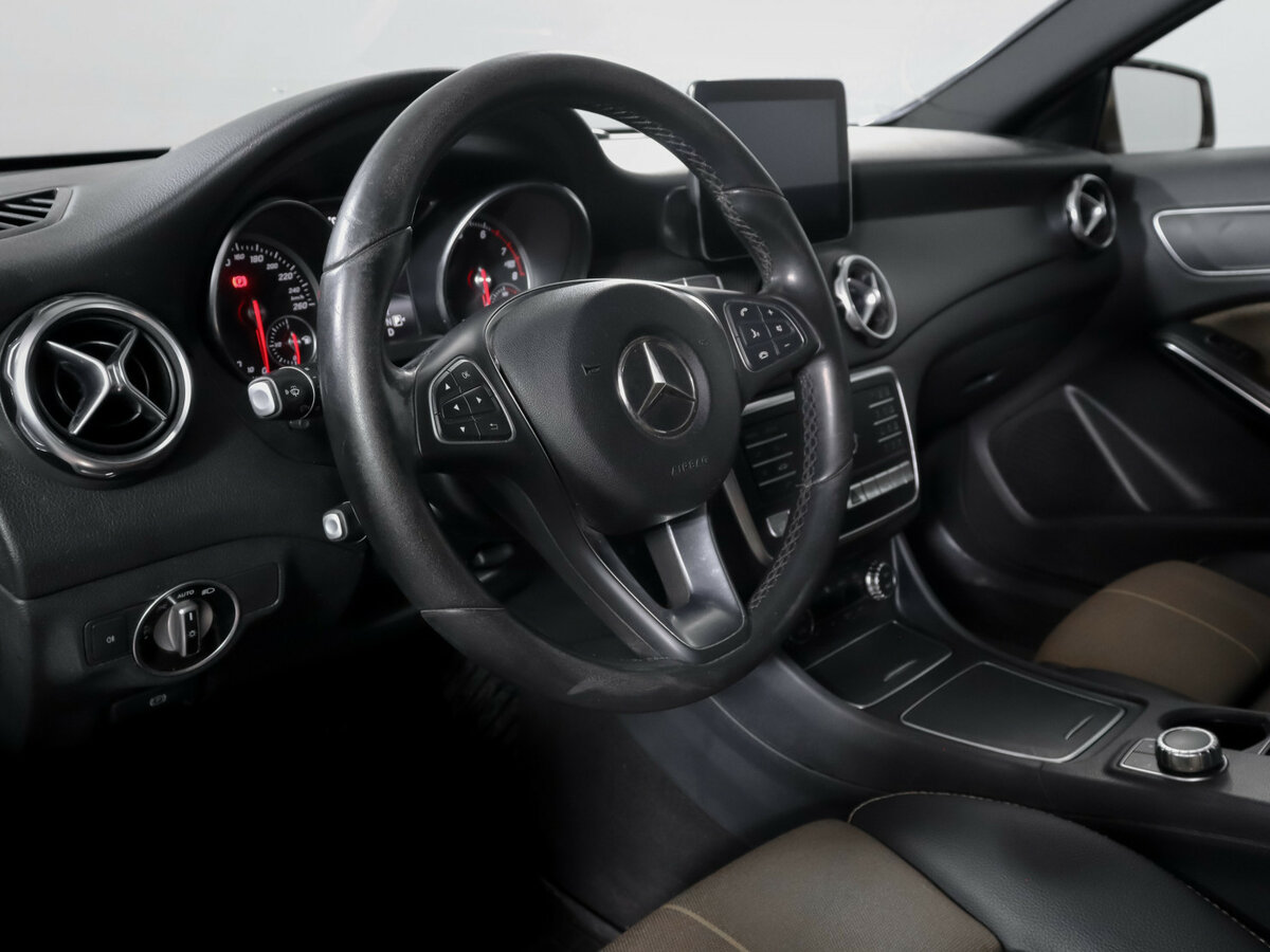 Б/У Мерседес-Бенц ГЛА 2017 года. Фото: #12