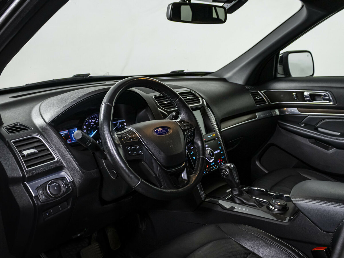 Б/У Форд Експлорер 2018 года. Фото: #7