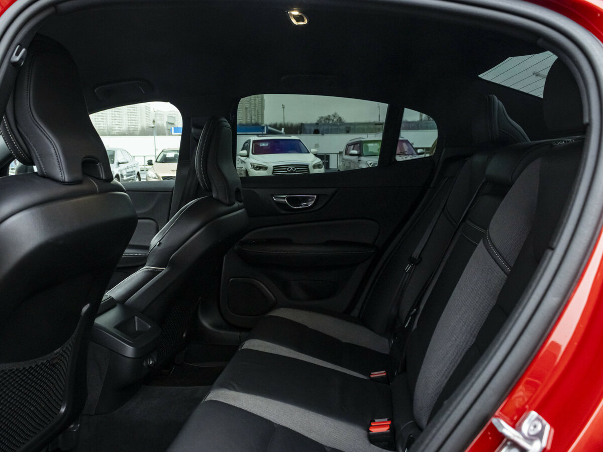 Б/У Вольво С60 2019 года. Фото: #14