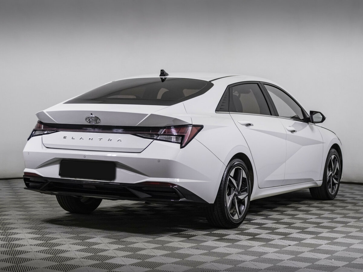 Hyundai Elantra 2021 года с пробегом. Фото: #3