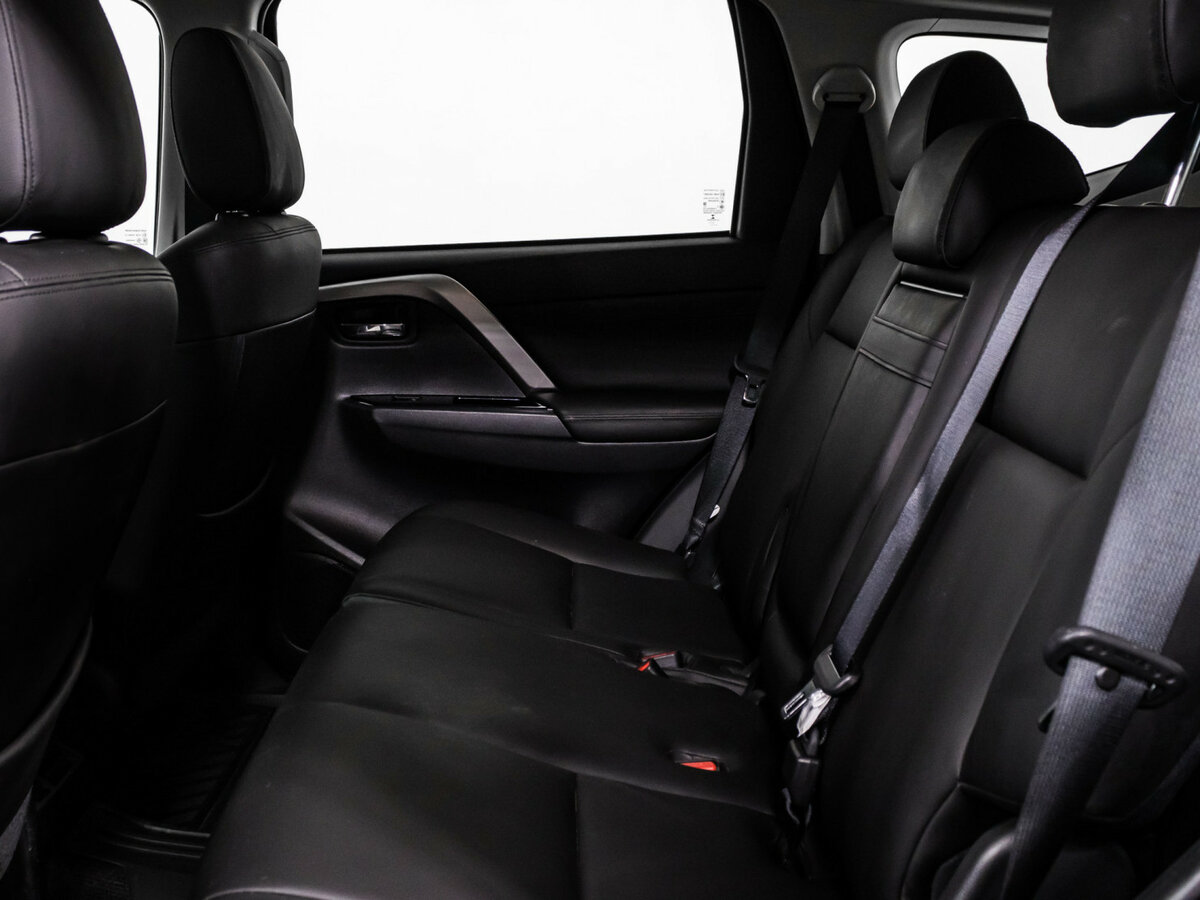 Mitsubishi Montero Sport 2021 года с пробегом. Фото: #10